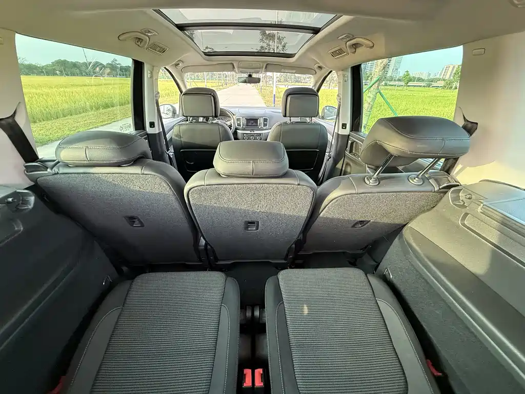 Volkswagen Sharan 2017 — фото 14