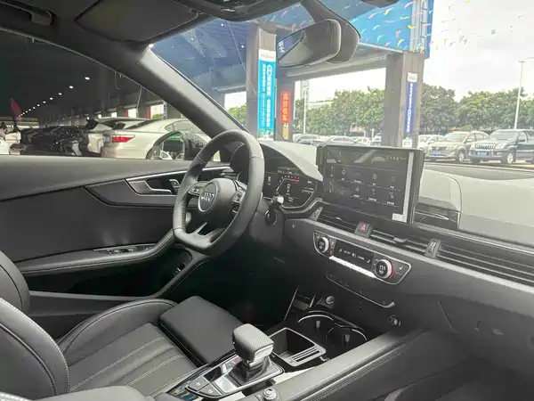 Audi A4L 2025