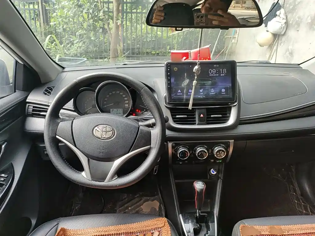 Toyota Yaris L 2020 — фото 10