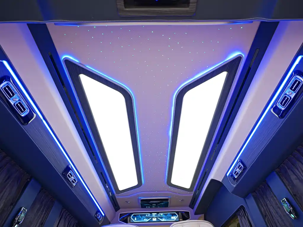 Toyota Hiace 2025 — фото 13