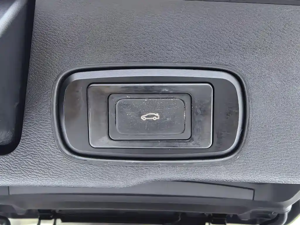 Volvo XC60 2018 — фото 30