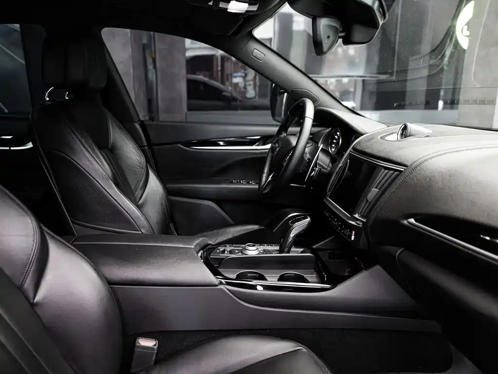 Maserati Levante 2023 — фото 18