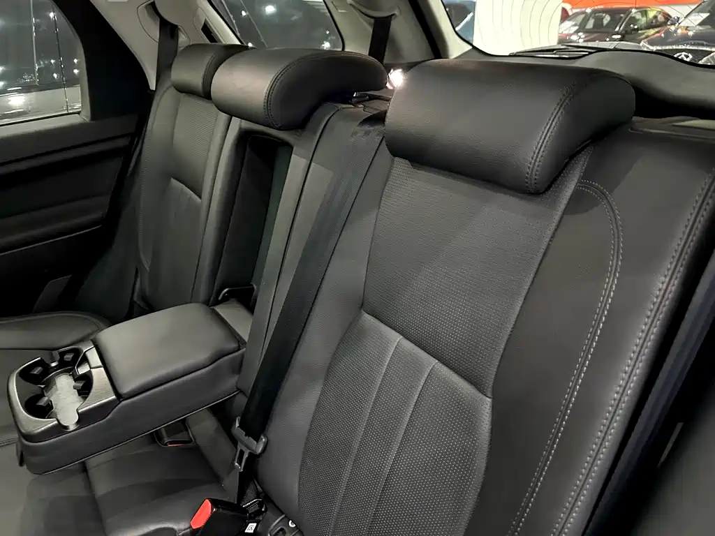 Land Rover Discovery Sport 2018 — фото 12
