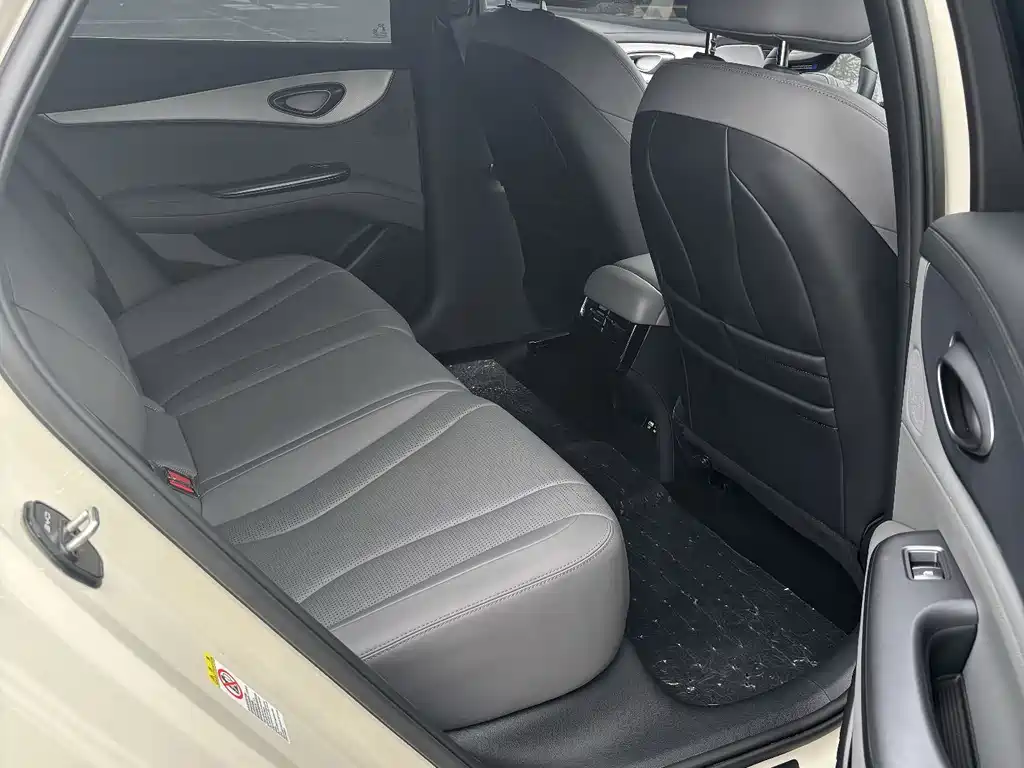 BYD Seal 07 DM-i 2025 — фото 11