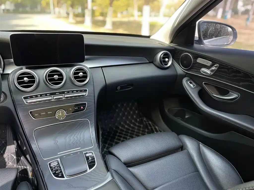 Mercedes-Benz C-Class 2019 — фото 23