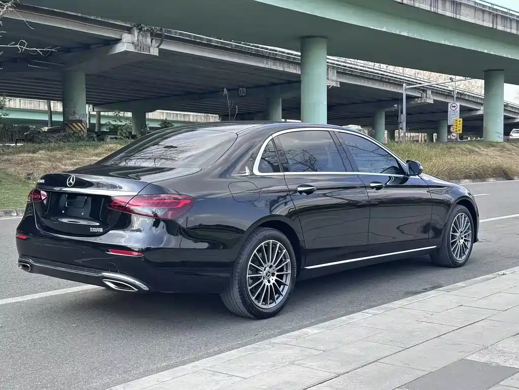 Mercedes-Benz E-Class 2022 — фото 4