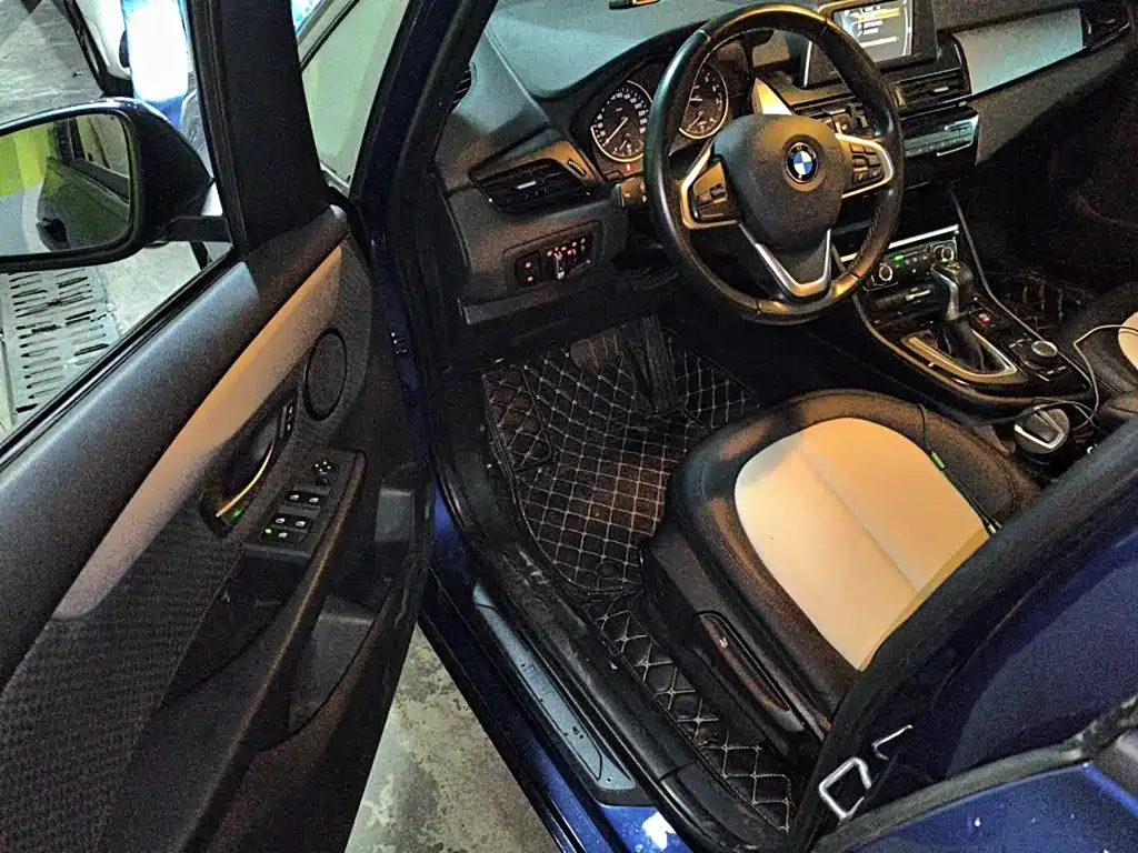 BMW 2 Series Station Wagon 2017 — фото 14
