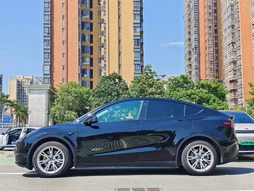 Tesla Model Y 2023 — фото 15