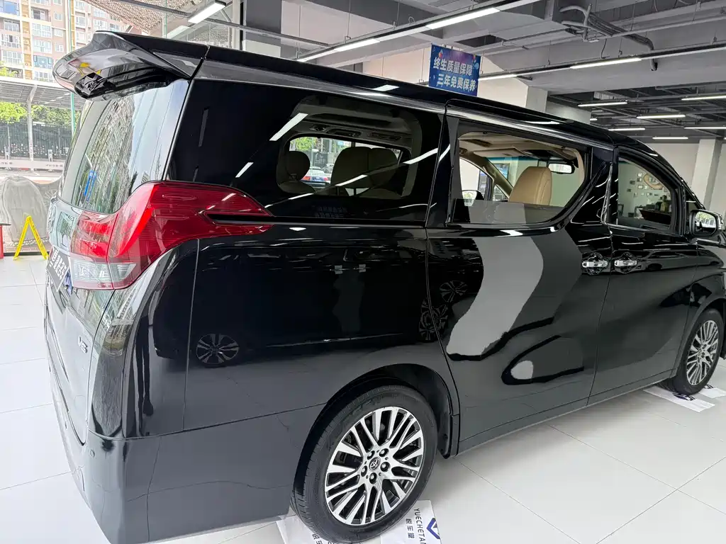Toyota Alphard 2017 — фото 9