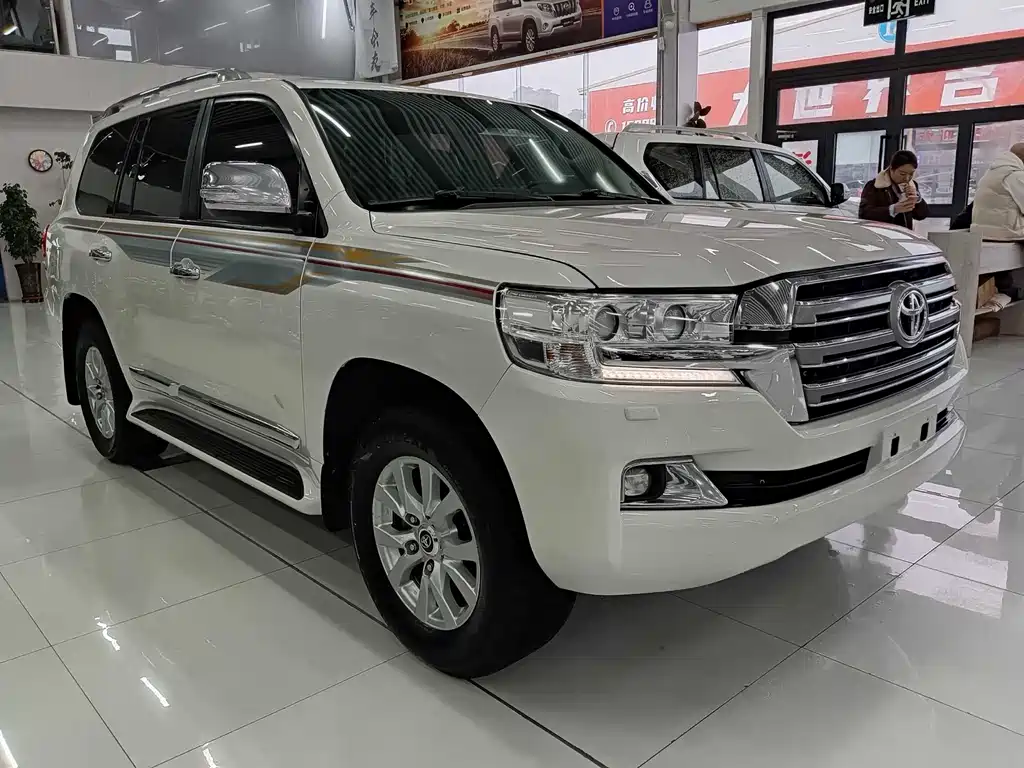 Toyota Land Cruiser 2017 — фото 3