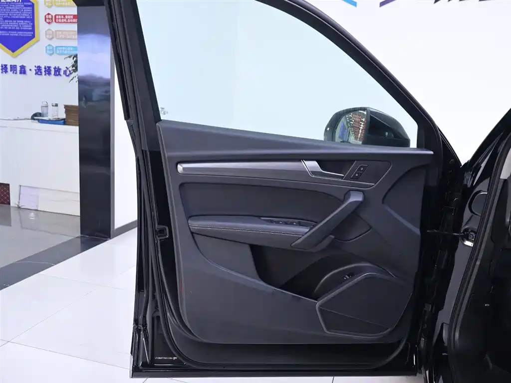 Audi Q5L 2023 — фото 18
