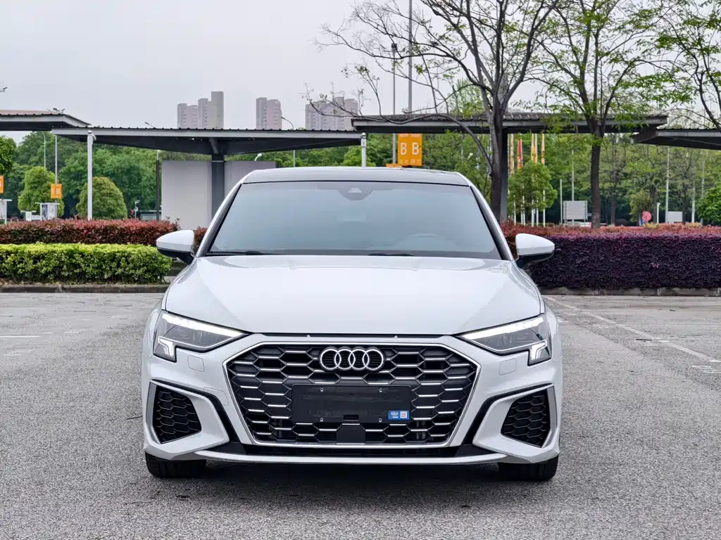 Audi A3 2023 — фото 2