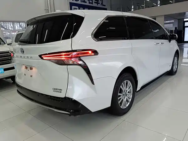 Toyota Sienna 2023