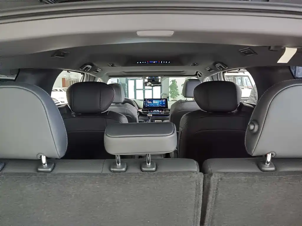 Toyota Sienna 2023 — фото 17