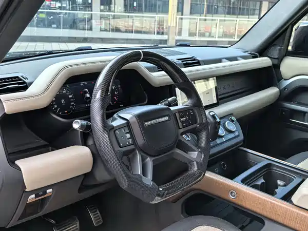 Land Rover Defender 2021