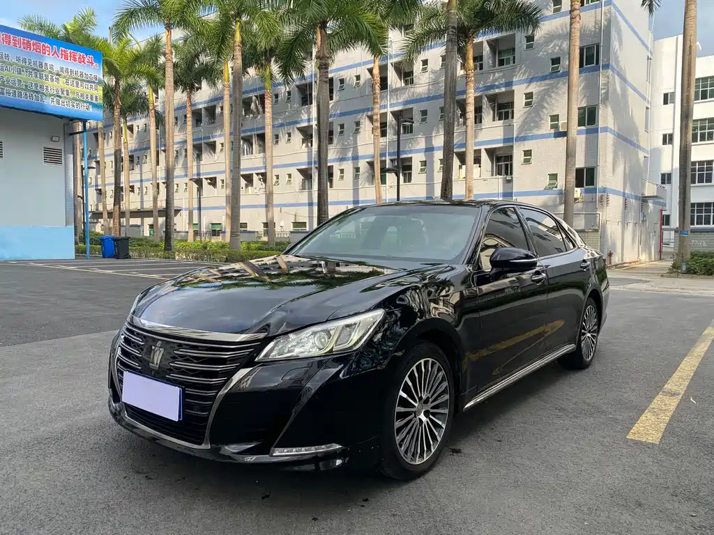 Toyota Crown 2018 — фото 1