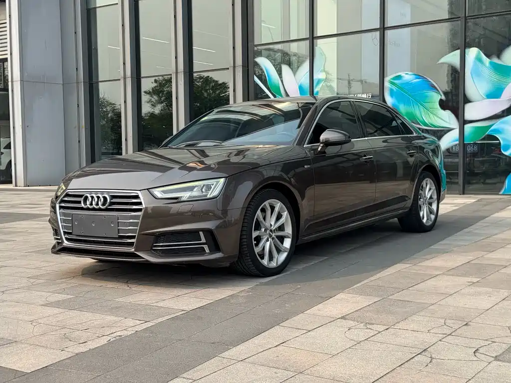 Audi A4L 2018 — фото 1