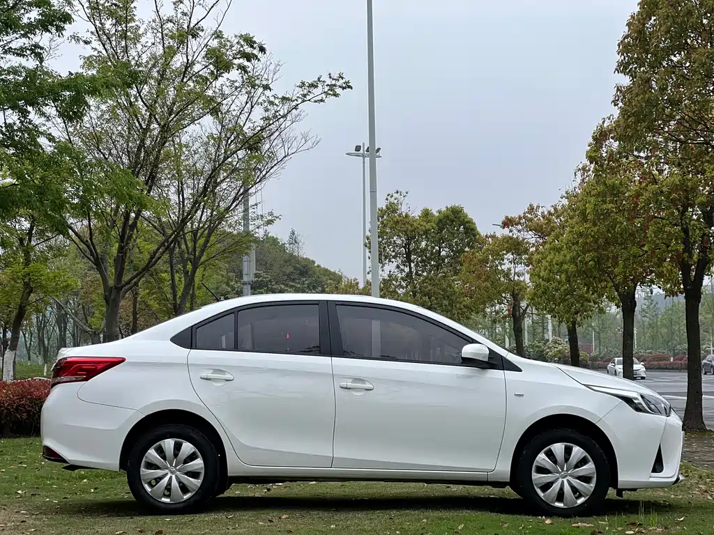 Toyota Yaris L 2019 — фото 22