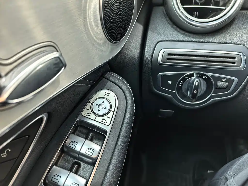 Mercedes-Benz GLC 2016 — фото 13