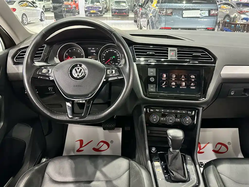 Volkswagen Tiguan L 2018 — фото 10