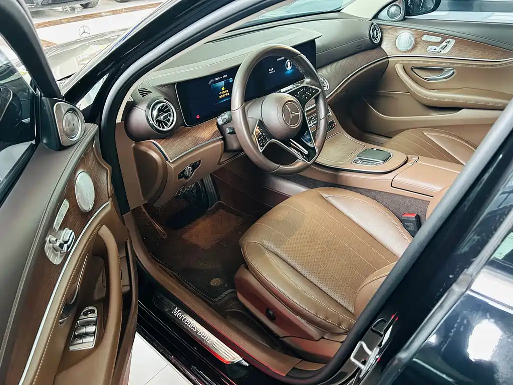 Mercedes-Benz E-Class 2023 — фото 7