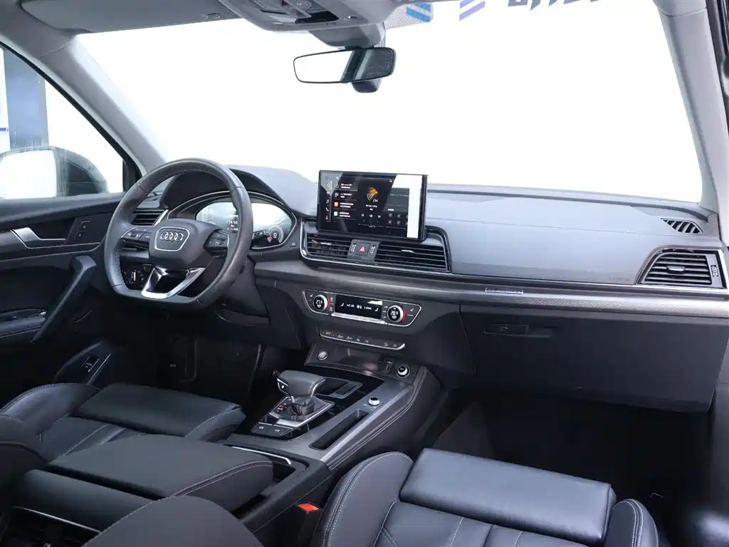 Audi Q5L 2023 — фото 19