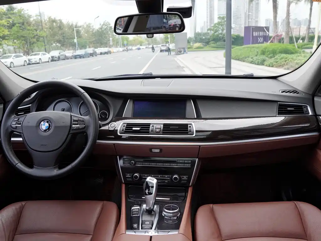 BMW 5 Series GT 2013 — фото 7