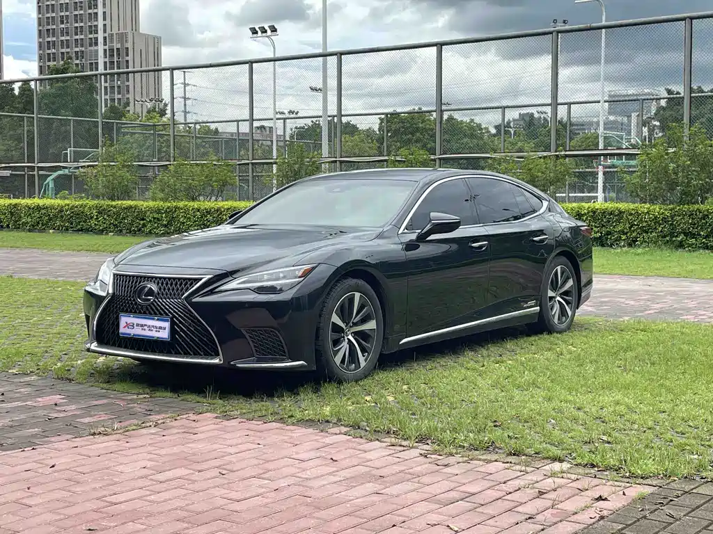 Lexus LS 2022 — фото 1