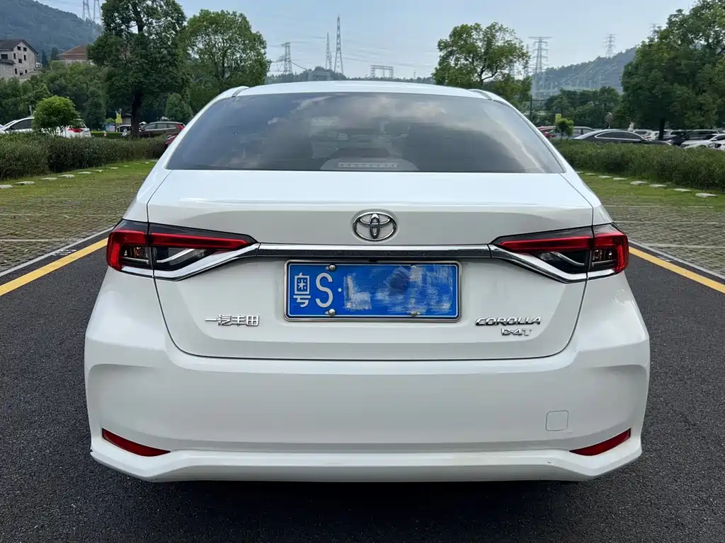 Toyota Corolla 2023 — фото 3
