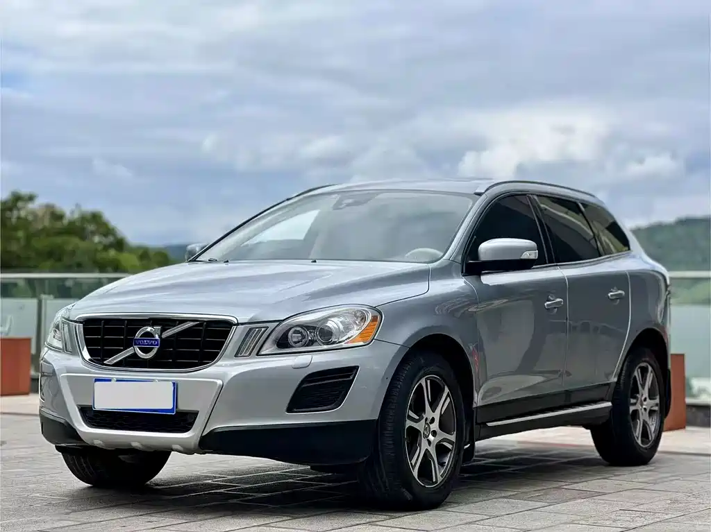 Volvo XC60 2011 — фото 1