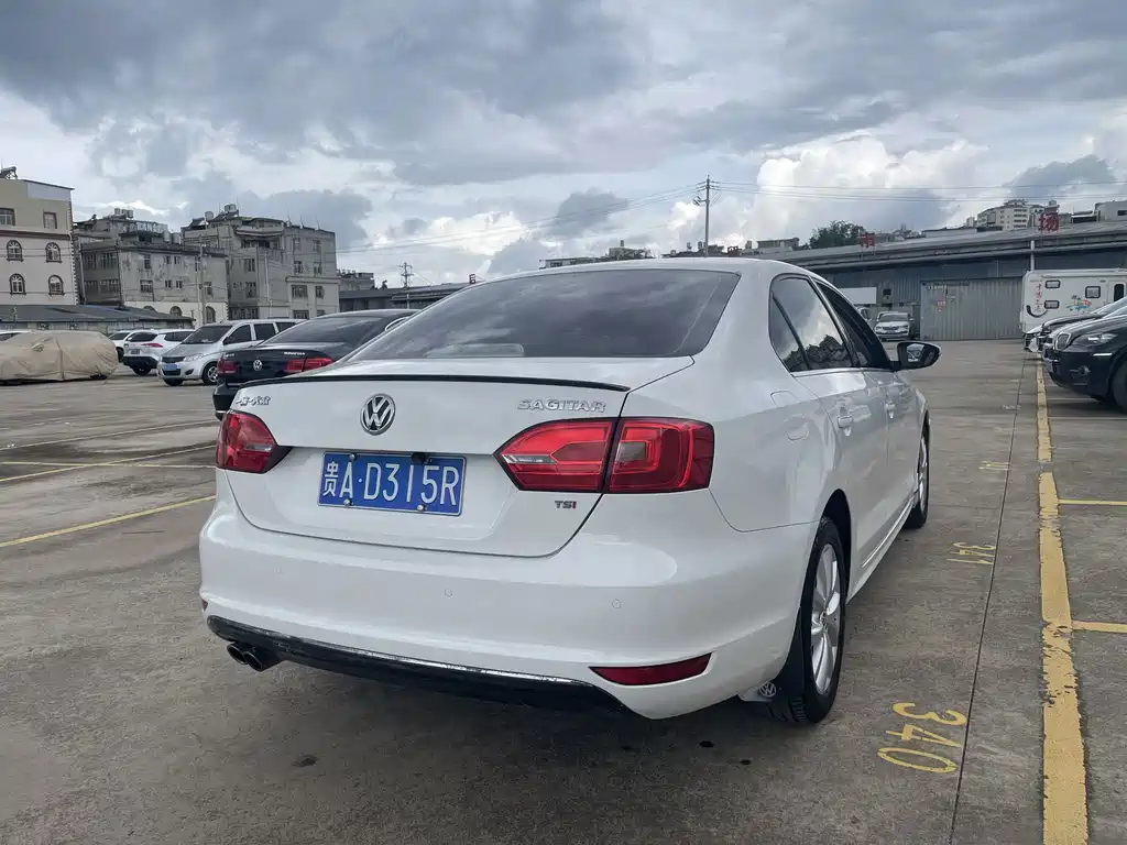Volkswagen Sagitar 2013