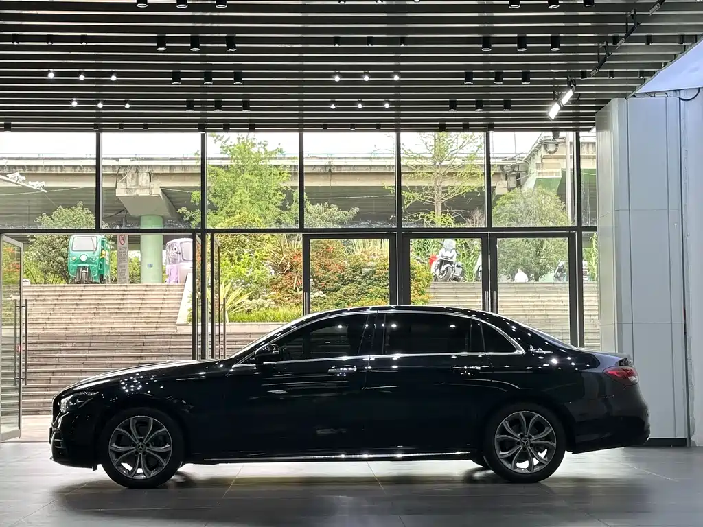 Mercedes-Benz E-Class 2022 — фото 3