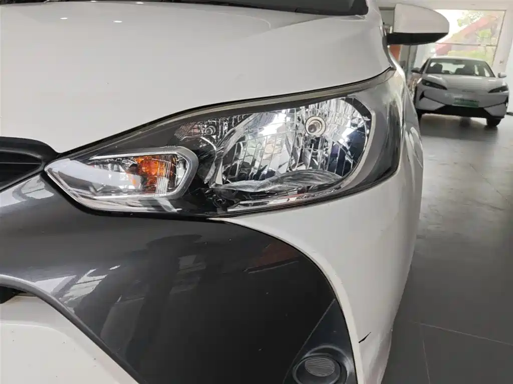 Toyota Yaris L 2016 — фото 24