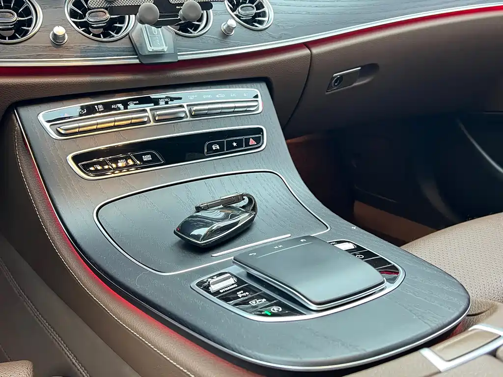 Mercedes-Benz E-Class 2020 — фото 13