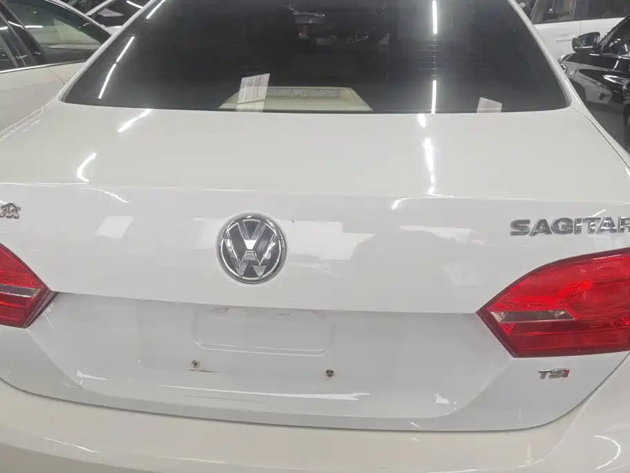 Volkswagen Sagitar 2013