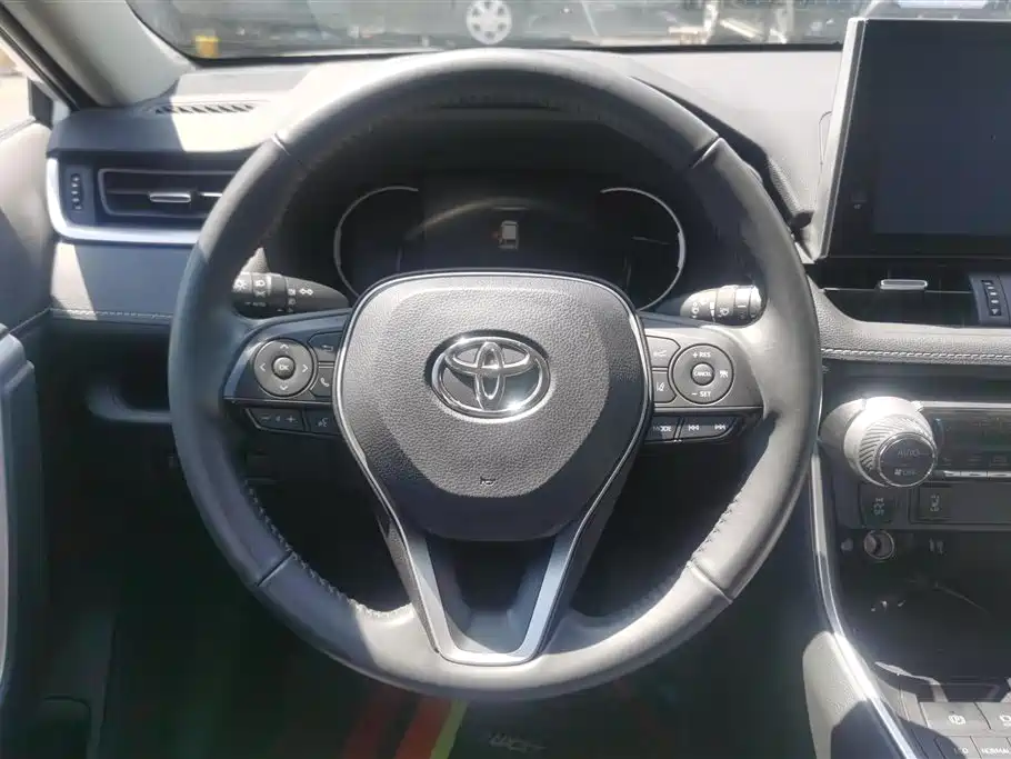 Toyota RAV4 2022 — фото 15
