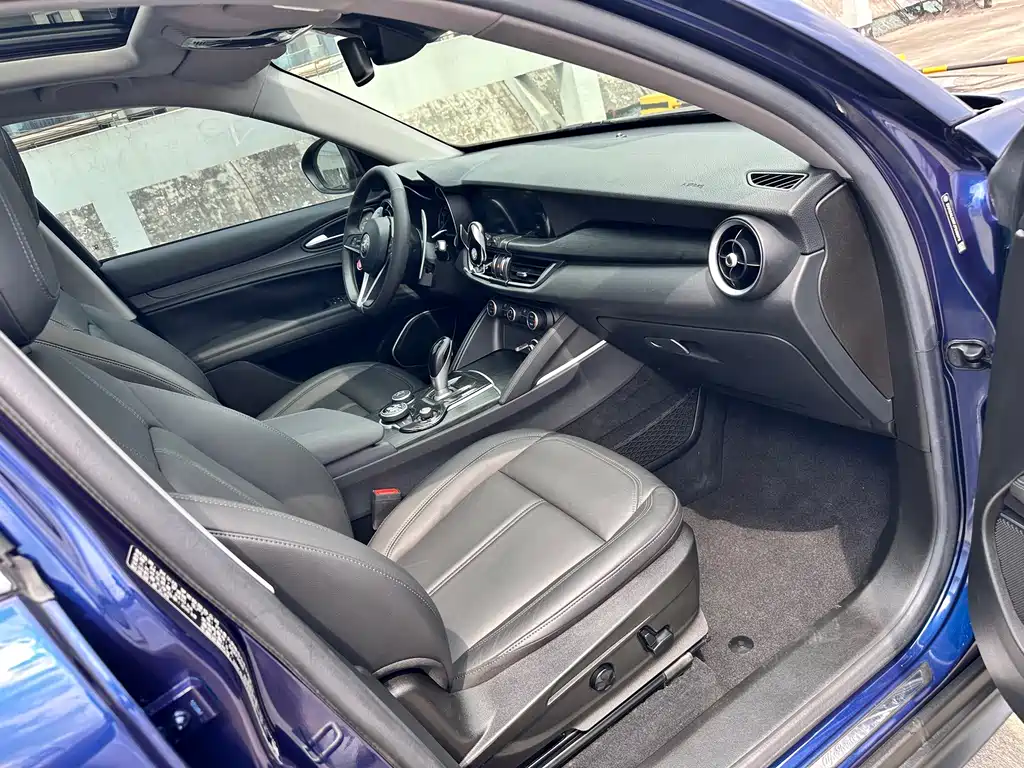 Alfa Romeo Stelvio 2018 — фото 16