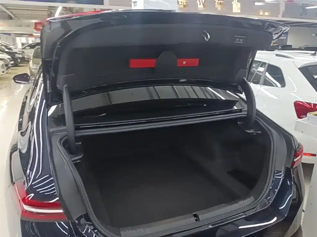 BMW 5 Series 2024 — фото 19