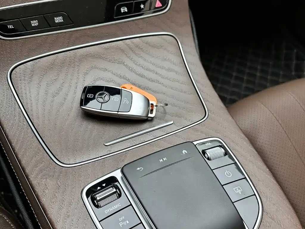 Mercedes-Benz E-Class 2023 — фото 16