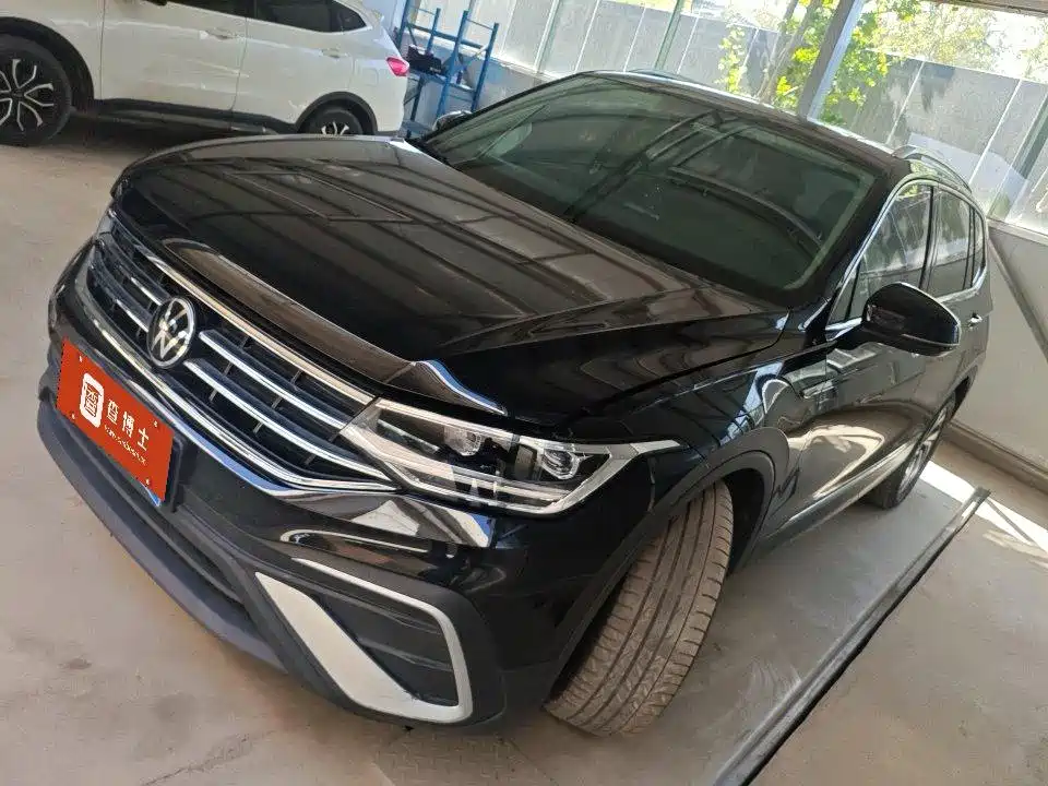 Volkswagen Tiguan L 2023 — фото 1