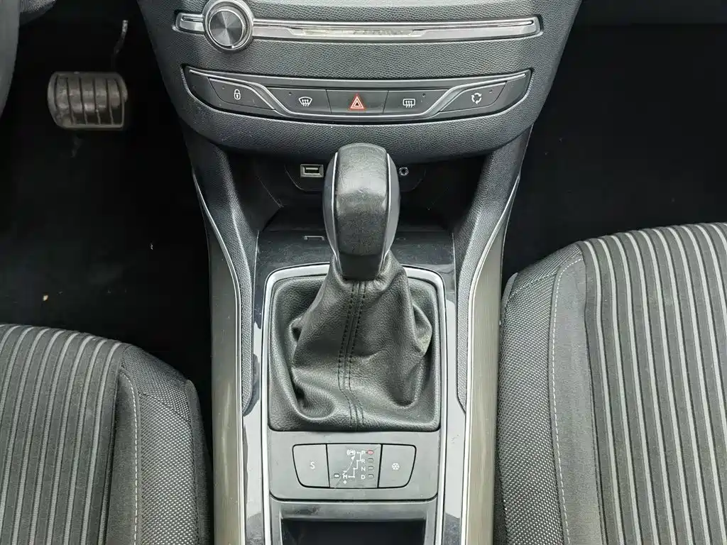 Peugeot 408 2016 — фото 13