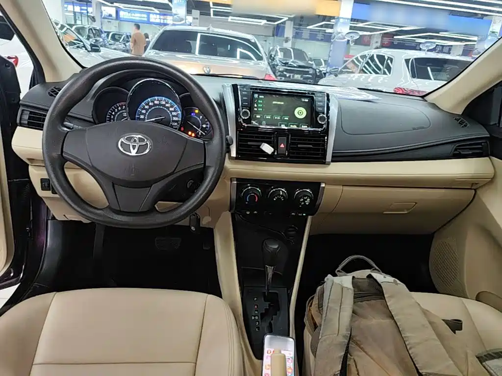 Toyota Vios 2015 — фото 10