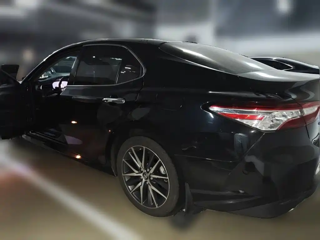 Toyota Camry 2022 — фото 25