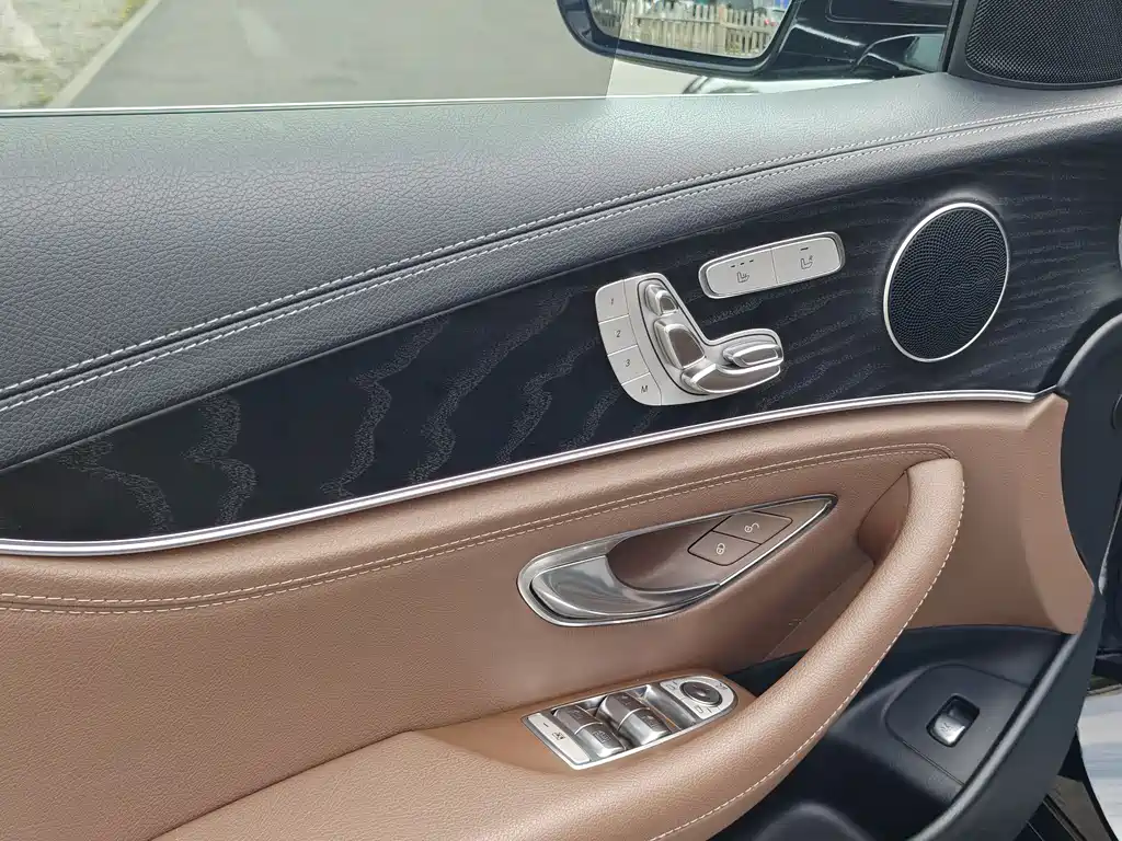 Mercedes-Benz E-Class 2019 — фото 13