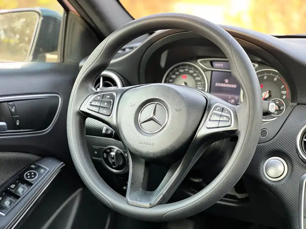 Mercedes-Benz A-Class 2018 — фото 11