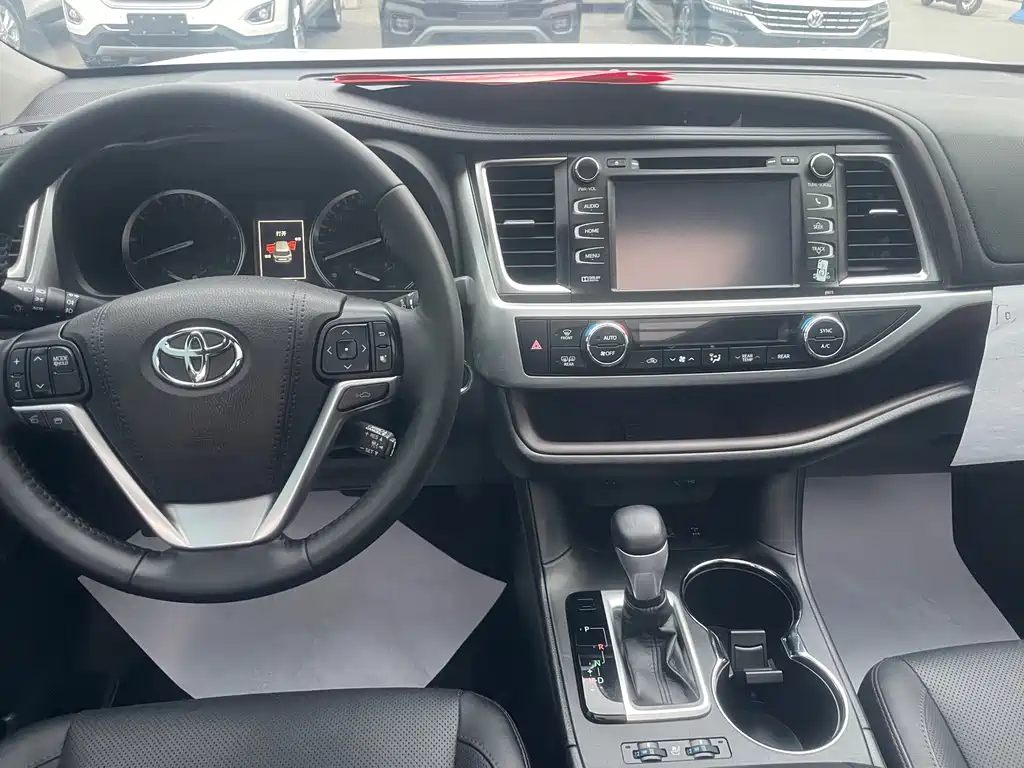 Toyota Highlander 2017 — фото 9