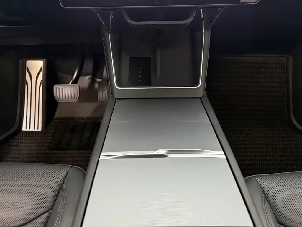 Tesla Model Y 2025 — фото 15