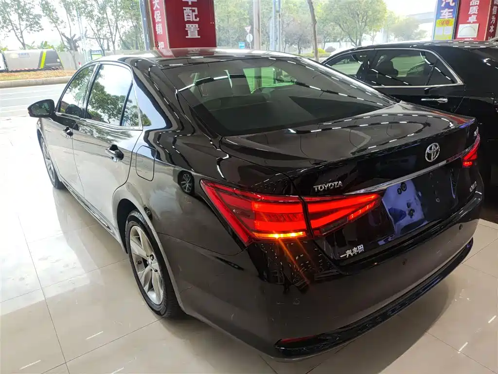 Toyota Crown 2017 — фото 23