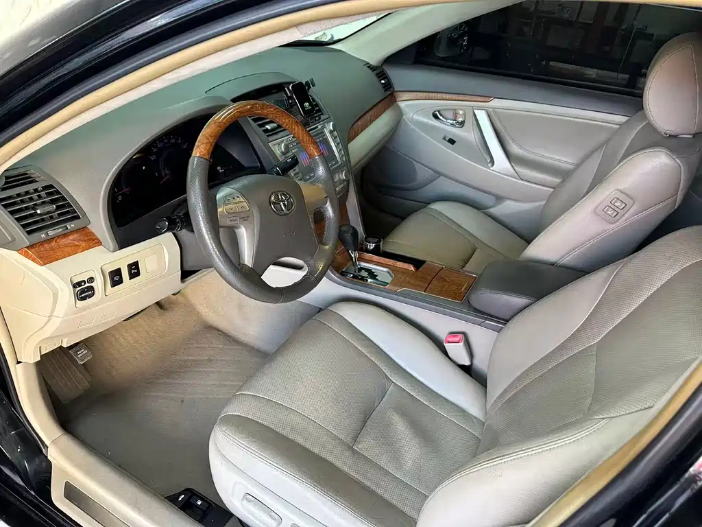 Toyota Camry 2011 — фото 4
