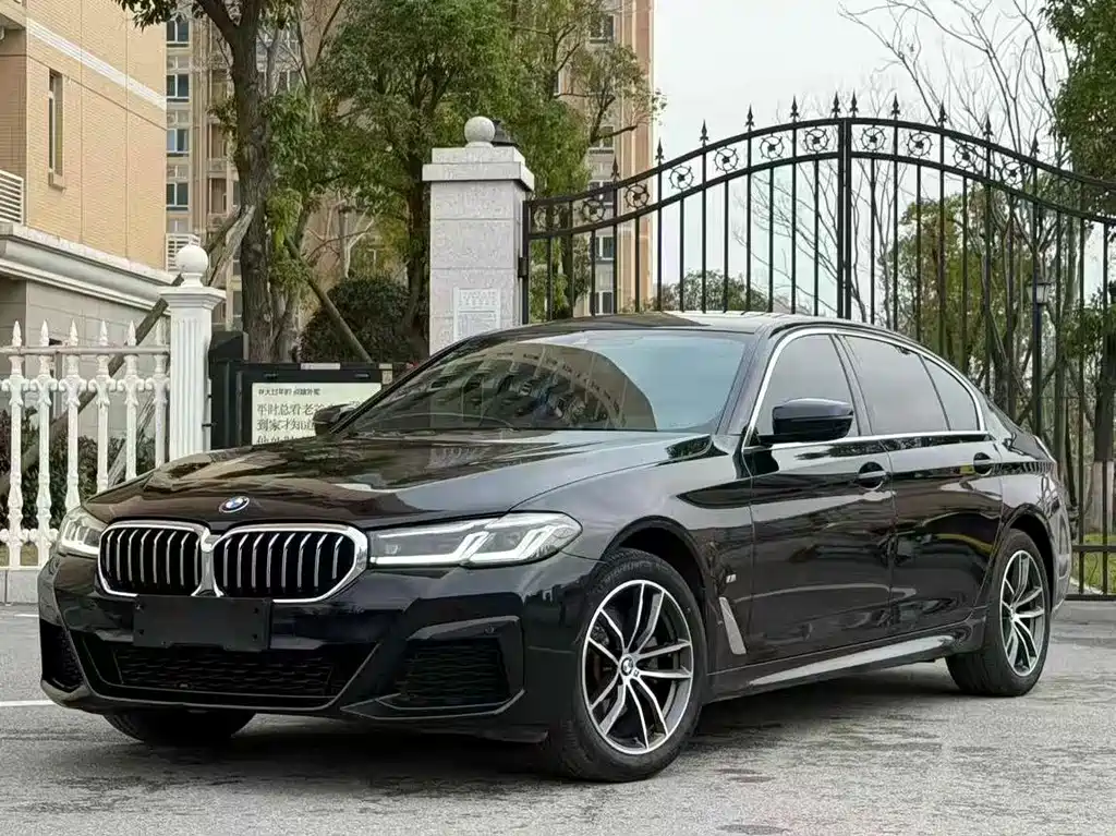 BMW 5 Series 2023 — фото 1